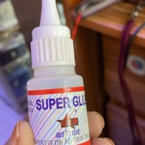 Super glue cole crezit