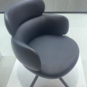 Chaise pivotante de sale à manger